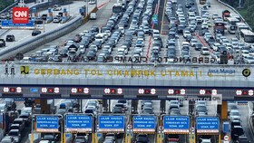 VIDEO: Penampakan Horor Tol Jakarta-Cikampek Minggu Siang.