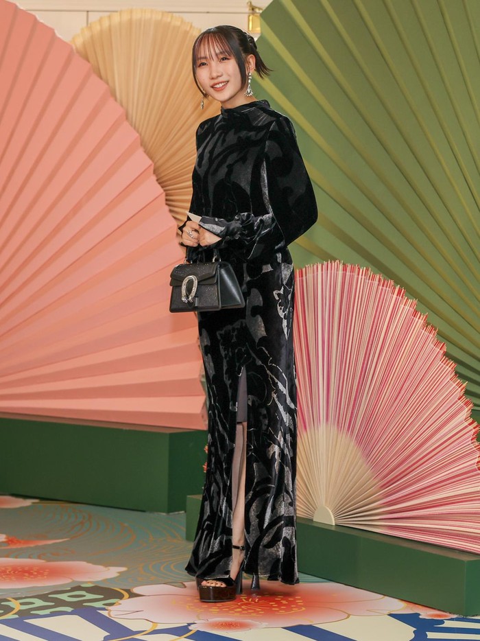 WASHINGTON, DC - APRIL 10: Singer Lilas Ikuta of the Japanese superduo Yoasobi arrive at the White House for a state dinner on April 10, 2024 in Washington, DC. U.S. President Joe Biden and first lady Jill Biden are hosting a state dinner for Japanese Prime Minister Fumio Kishida as part of his official state visit. (Photo by Tasos Katopodis/Getty Images)
