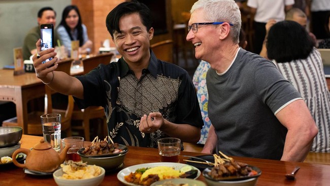 Kedatangan Bersejarah Bos Apple Tim Cook ke Tanah Air: Momen Perdana yang Tak Terlupakan