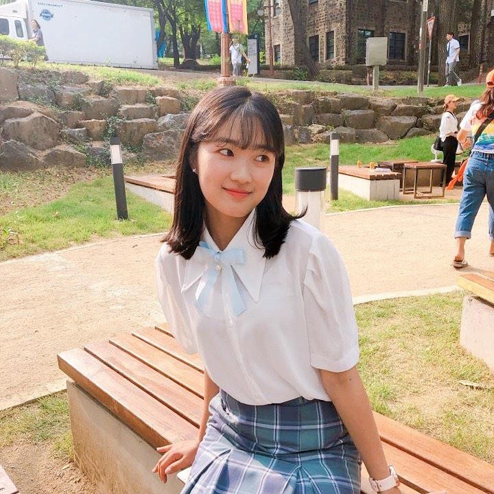 <p>Buah dari kesuksesannya di <em>Sky Castle</em>, Kim Hye Yoon mulai mendapatkan peran sebagai tokoh utama di drama romantis komedi, <em>Extraordinary You</em>. Di drama ini, ia kembali disukai sebab keberhasilannya menampilkan tokoh Dan Oh. (Foto: Instagram @hye_yoon1110)</p>
