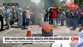 VIDEO: Demo Kasus Korupsi Jasmas Anggota DPRD Berlangusng Ricuh