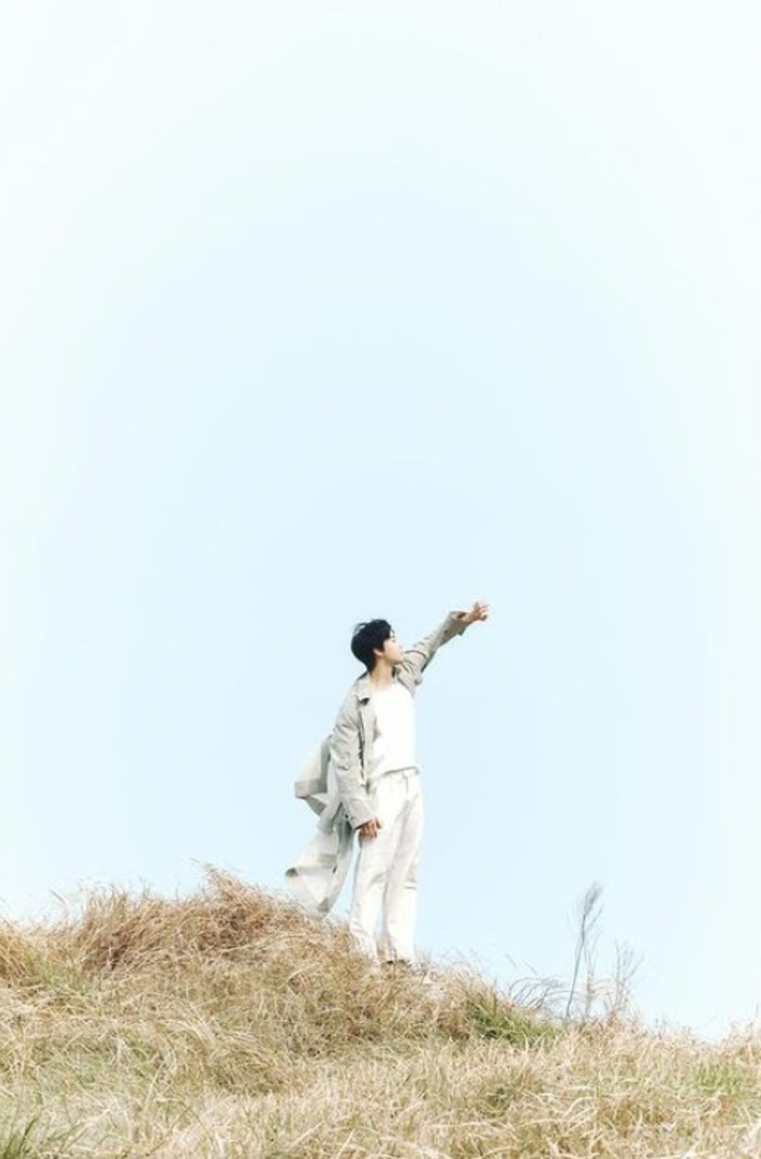 Doyoung menggandeng rekan timnya, Mark NCT dan seniornya Taeyeon Girls’ Generation dalam track ke-4 berjudul Time Machine. Menariknya, lirik lagu ini ditulis langsung oleh Mark/Foto: instagram.com/nct