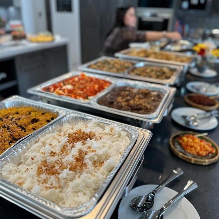 <p>Wah, perayaan Lebaran Farah bersama keluarganya terlihat meriah ya, Bunda? Bunda juga masak besar saat menyambut Idul Fitri beberapa waktu yang lalu? (Foto: Instagram @farahquinnofficial)</p>