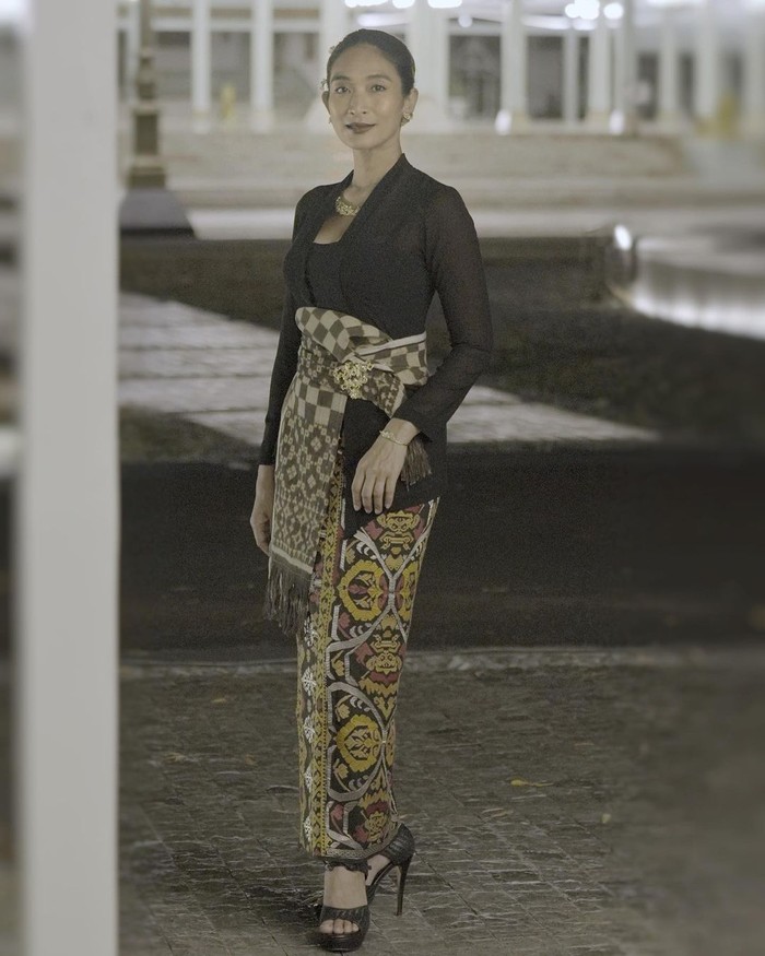 6 Selebriti Memakai Kebaya, Inspirasi Outfit Formal hingga Kasual