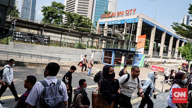 FOTO: Semangat Hari Pertama Kerja Usai Libur Lebaran 2024