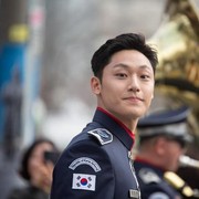 Popularitasnya Makin Naik Lewat 'Exhuma', Simak Penampilan Lee Do Hyun Saat Wajib Militer yang Curi Perhatian!