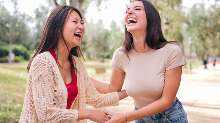 Mengenal Low Maintenance Friendship, Hubungan Pertemanan yang Jarang Bertemu tetapi Tetap Nyambung