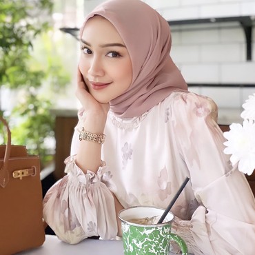 Melody Prima Akui Tetap Berhubungan Baik dengan Eks Suami Meski Setahun Cerai