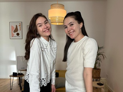 5 Potret Kebersamaan Olivia Jensen dan Kembarannya, Rayakan Ultah Ke-31 hingga Liburan Bareng