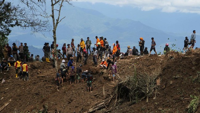 Misi Pemerintah: Mengungsikan Warga yang Terdampak Bencana Tanah Longsor di Tana Toraja