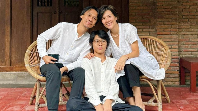 otret Paras Tampan Anak Eross Candra 'Sheila On 7' Kini Sudah ABG