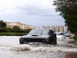 Puluhan Mobil Mewah Teredam Banjir di Dubai, Ada yang Jadi Aquarium
