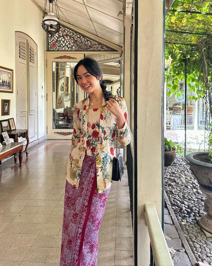 6 Selebriti Memakai Kebaya, Inspirasi Outfit Formal hingga Kasual