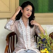 6 Selebriti Gemar Memakai Kebaya, Inspirasi Outfit Tradisional Formal hingga Kasual