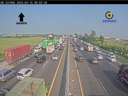 Tol Japek Arah Jakarta Masih Macet hingga Pagi Ini
