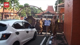 VIDEO: Telat Masuk Kantor, ASN Pemkab Mojokerto Dikunciin Satpol PP