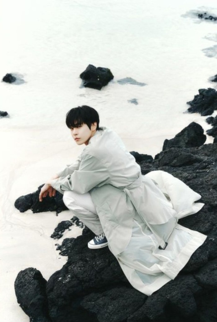 YOUTH-The First Album resmi dirilis pada pukul 06.00 KST atau 16.00 WIB. Album ini berisi 10 lagu yang menampilkan warna unik dan keterampilan vokal pria pemilik nama asli Kim Dong Young ini/Foto: instagram.com/nct