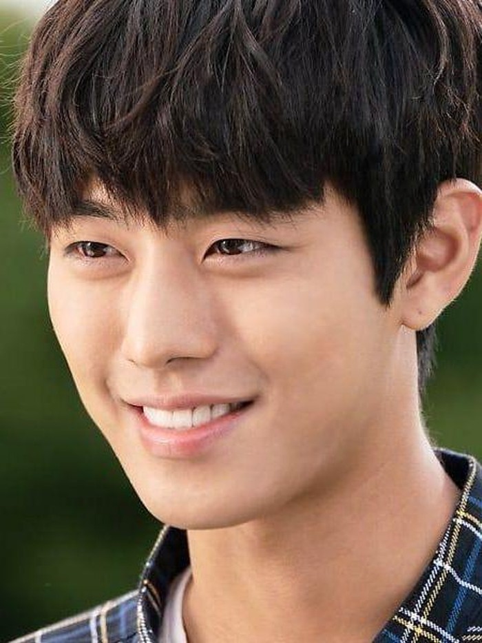 Ahn Hyo Seop mulai mencuri atensi publik saat berperan sebagai Yoo Chan dalam drama Still 17 (2018). Dalam drama tersebut, aktor kelahiran tahun 1995 terlihat youthful!/ Foto: soompi.com
