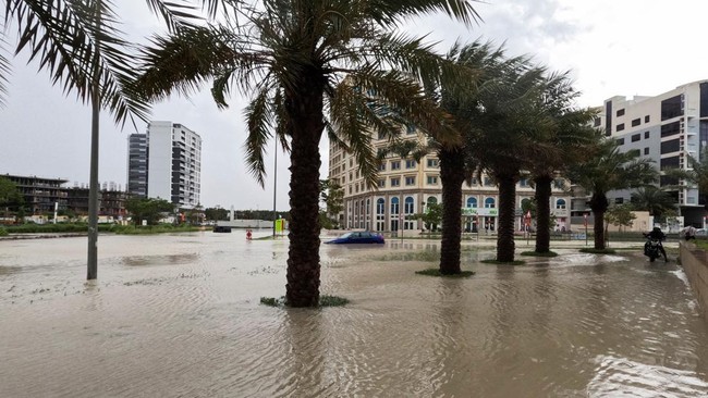 Para pakar menjelaskan fakta-fakta ilmiah soal banjir parah yang melanda Dubai, UEA, Selasa (16/4), termasuk soal pengaruh krisis iklim.