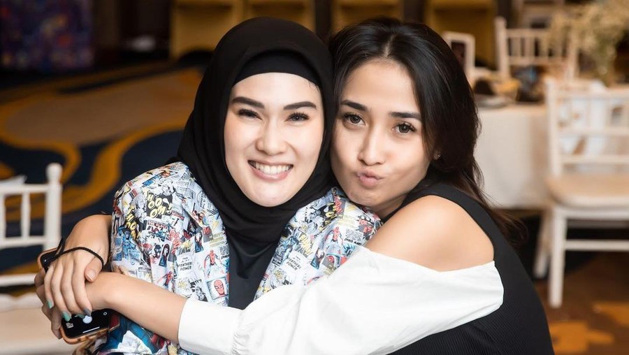 Amanda Saraswati, adik ipar Stevie Agnecya