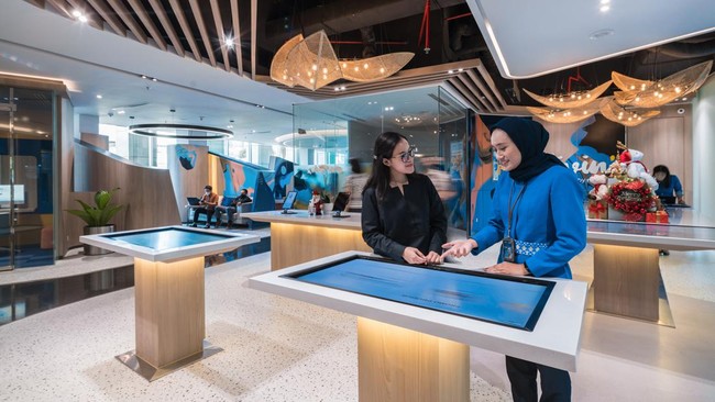 Untuk ketiga kali secara berturut, Bank Mandiri dinobatkan Linkedln Top Companies 2024 sebagai tempat kerja terbaik untuk mengembangkan karier di Indonesia.