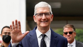 Setelah Bertemu Jokowi, Bos Apple Temui Prabowo di Kemenhan