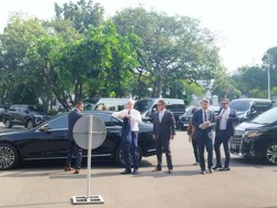 Duh! Sedan Mewah yang Antar Tim Cook ke Istana Belum Bayar Pajak
