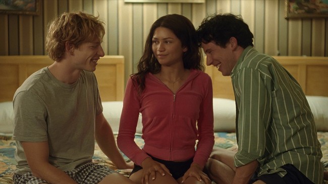Sinopsis Challengers mengisahkan Tashi Duncan (Zendaya) yang terlibat cinta segitiga dengan dua petenis (Josh O'Connor dan Mike Faist).