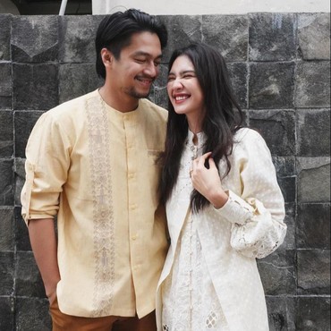 Mikha Tambayong Diduga Beri Peringatan Saat Deva Mahenra 'Mesra' dengan Davina