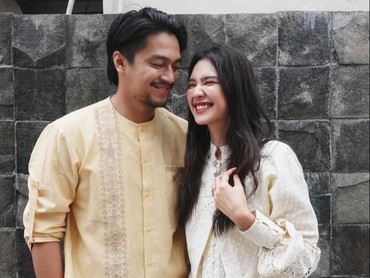 img-title Cerita Mikha Tambayong Hadapi Perbedaan Deva Mahenra Setelah Menikah