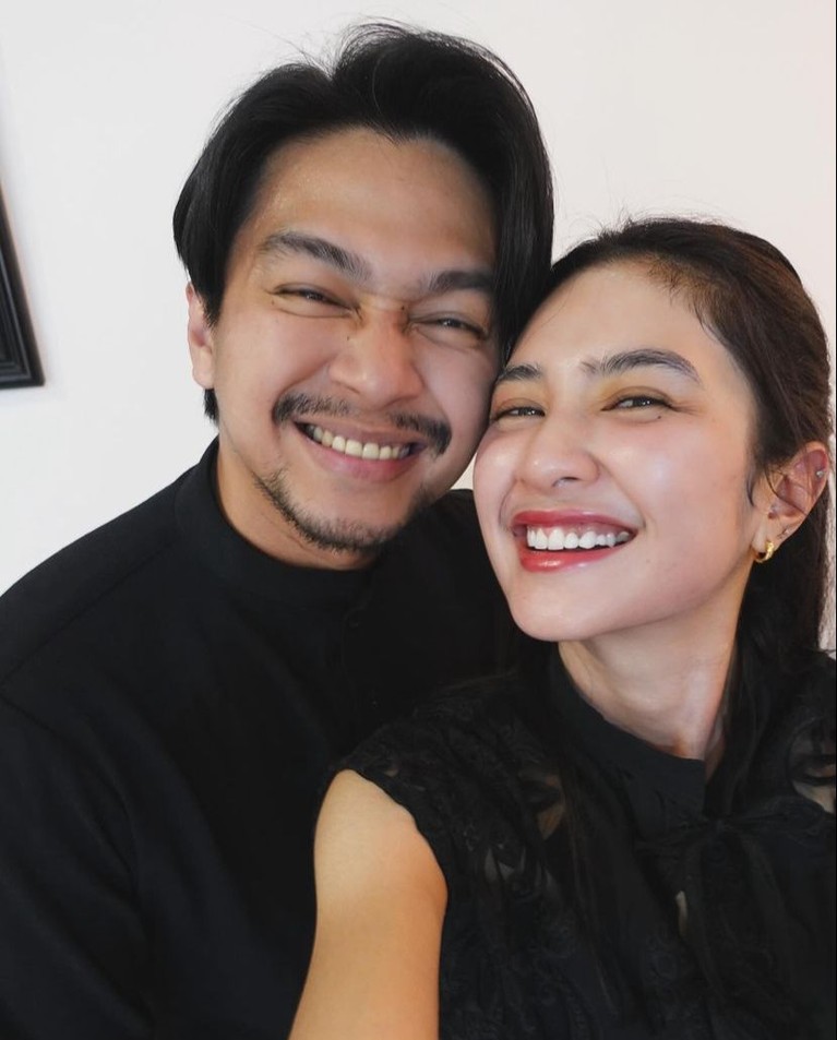 Deva Mahenra & Mikha Tambayong