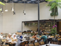 Di Bandung Ada Kafe Klasik Bernuansa Eropa, Menunya Lengkap!