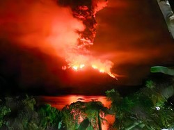 Pemkab Sitaro Tetapkan Status Tanggap Darurat Erupsi Gunung Ruang 14 Hari