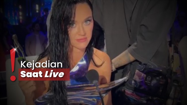 Katy Perry Panik Saat Busana yang Dikenakan Alami Malafungsi