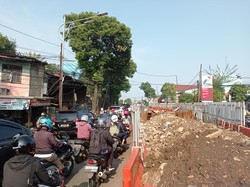 Jl TB Simatupang Arah Tanjung Barat Macet, Warga: Habis Lebaran Macet Lagi