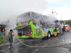 Mau Karyawisata, Bus Pelajar SMA di Simalungun Malah Terbakar Hebat
