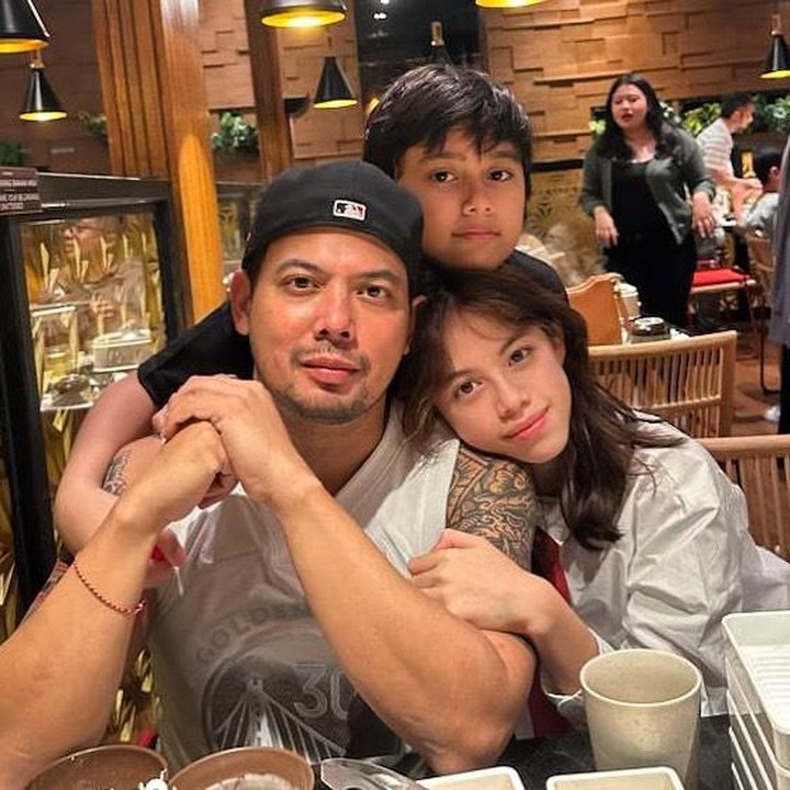 <p>London Abigail Dimitri lahir pada 8 Juli 2010. Setahun kemudian, ia mendapatkan seorang adik laki-laki bernama Jeremiah Alric Dimitri. (Foto: Instagram @adilladimitri)</p>