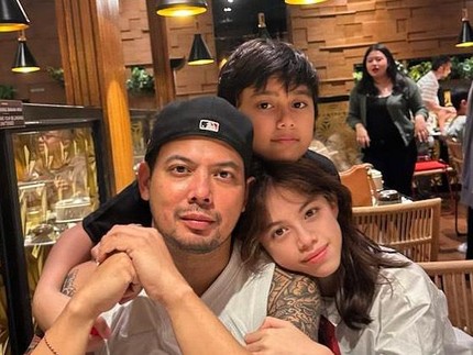 7 Potret London Abigail Putri Wulan Guritno, Dipuji Makin Cantik & Dekat dengan Sang Ayah