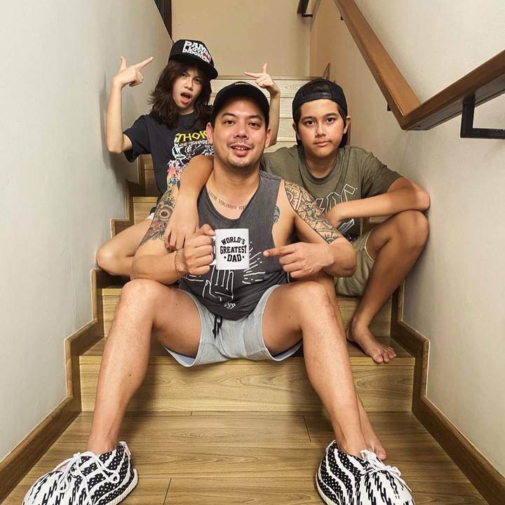 <p>Adilla Dimitri dikaruniai dua orang anak dari pernikahannya dengan Wulan Guritno. Mereka adalah London Abigail Dimitri dan Jeremiah Alric Dimitri. (Foto: Instagram @adilladimitri)</p>