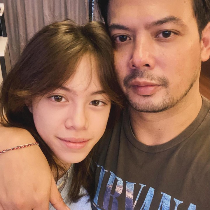 <p>Saat ini London Abigail Dimitri hampir berusia 14 tahun, Bunda. Ia tumbuh menjadi gadis berparas rupawan seperti sang Ayah dan Bunda. (Foto: Instagram @adilladimitri)</p>