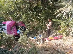 Bus Angkut Wisatawan Masuk Jurang di Aceh, 23 Orang Terluka