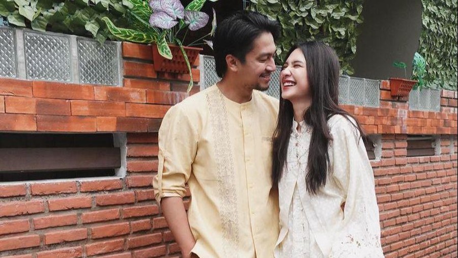 Mikha Tambayong dan Deva Mahenra Mikha Tambayong dan Deva Mahenra