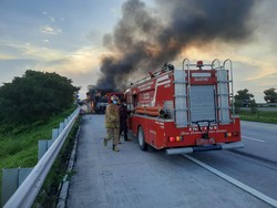 Bus Pahala Kencana Ludes Terbakar di Tol Jombang, Kerugian Rp 300 Juta