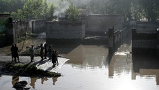 Banjir Bandang Tewaskan Nyaris 100 Orang di Pakistan