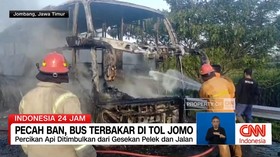 VIDEO: Pecah Ban, Bus Terbakar Di Tol Jomo