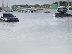 Dubai Dilanda Banjir, Mobil-mobil Mewah Terendam