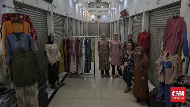 Indonesia mengalami deflasi tiga bulan berturut-turut pada tahun ini. BPS mencatat deflasi Juli sebesar 0,18 persen, Juni 0,08 persen dan Mei 0,03 persen.