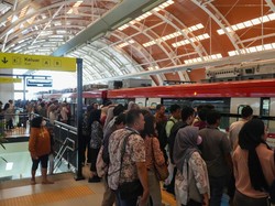 Makin Banyak Orang Naik LRT Jabodebek, Penumpangnya Sudah Sebanyak Ini