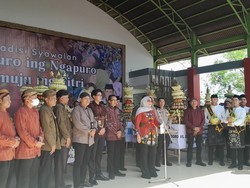 Tradisi Syawalan, Ribuan Masyarakat Klaten Berebut 25 Gunungan Ketupat