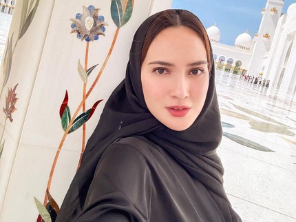 5 Potret Shandy Aulia Liburan di Uni Emirat Arab, Ajak Anak Semata Wayang